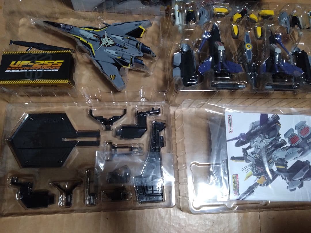 DX超合金　マクロス 超合金　アーマード　リバイバルver　VF-25S
