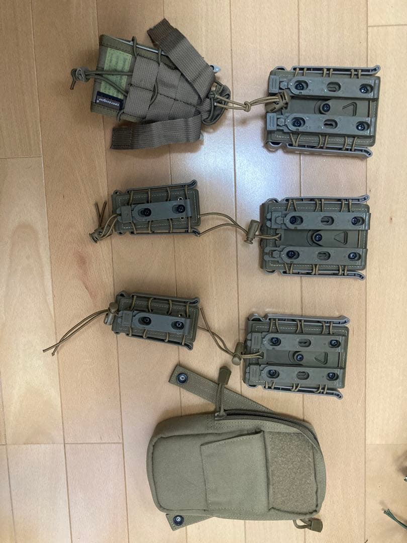 マガジンポーチ、ユーティリティーポーチセット　カーキ