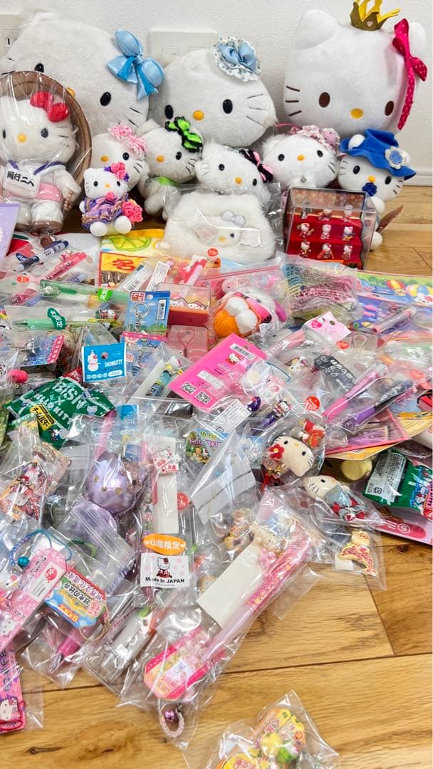 サンリオご当地キティ、ハローキティボールペン ぬいぐるみ その他　大量まとめ