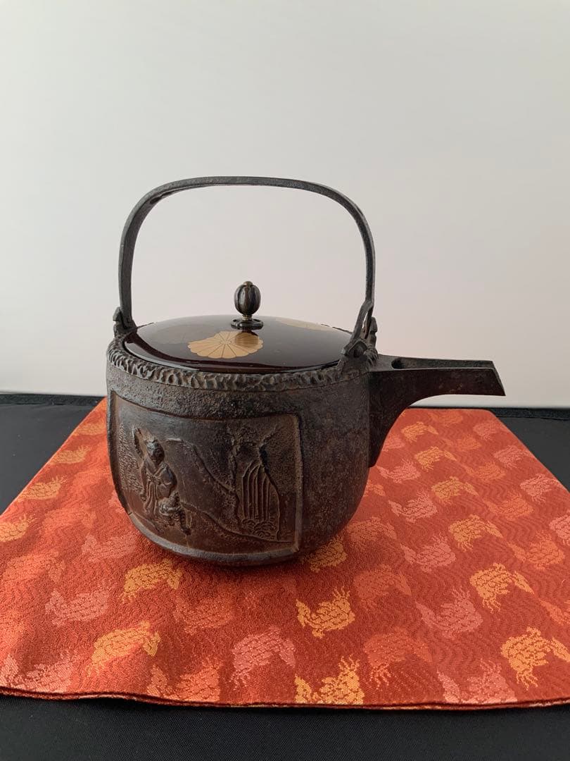 茶道具/懐石道具　銚子(燗鍋)江戸時代　銀象嵌/漆塗蓋16葉菊紋蒔絵散し。優品。