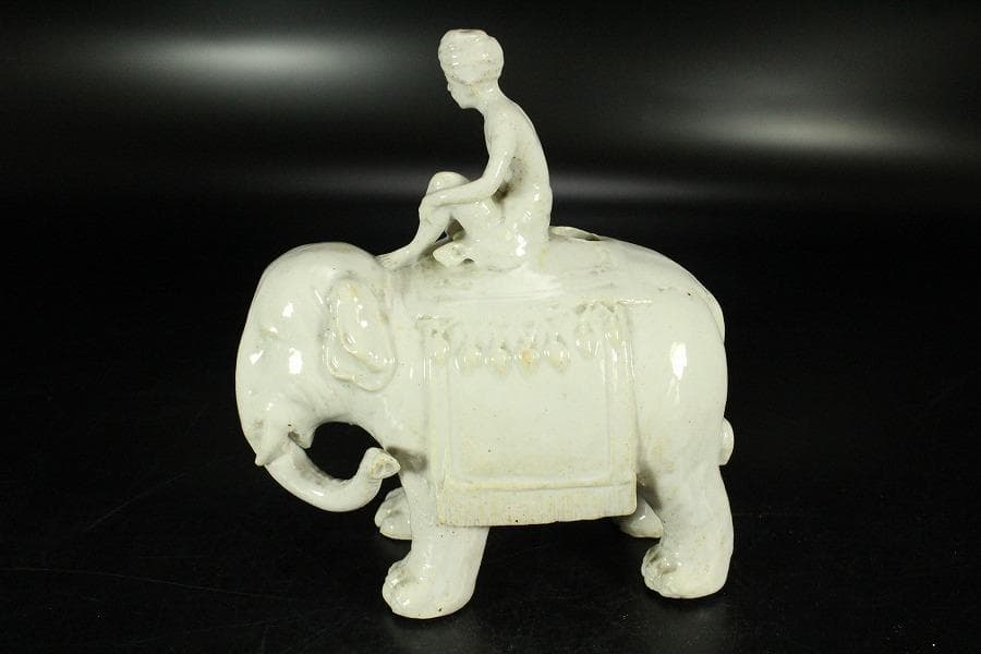 白磁 象乗 置物(K-LC875)
