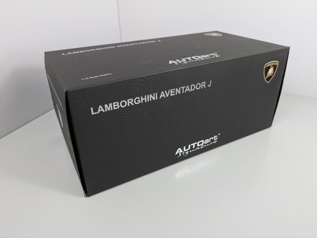 1/18 ミニカー ランボルギーニ　アヴェンタドール J オートアート　レッド