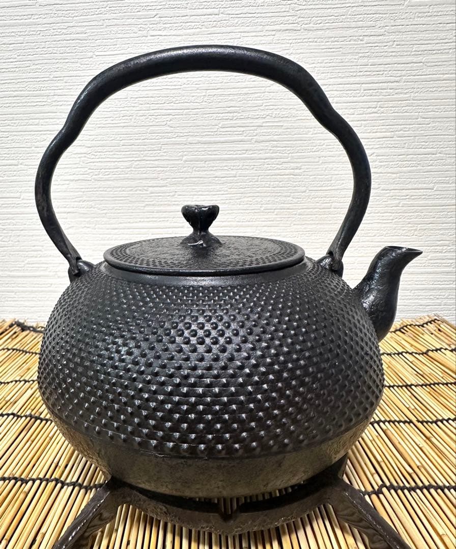 未使用品　南部照光堂 心斎作　木瓜鉉　１８型アラレ　南部鉄瓶　南部鉄器　鉄瓶