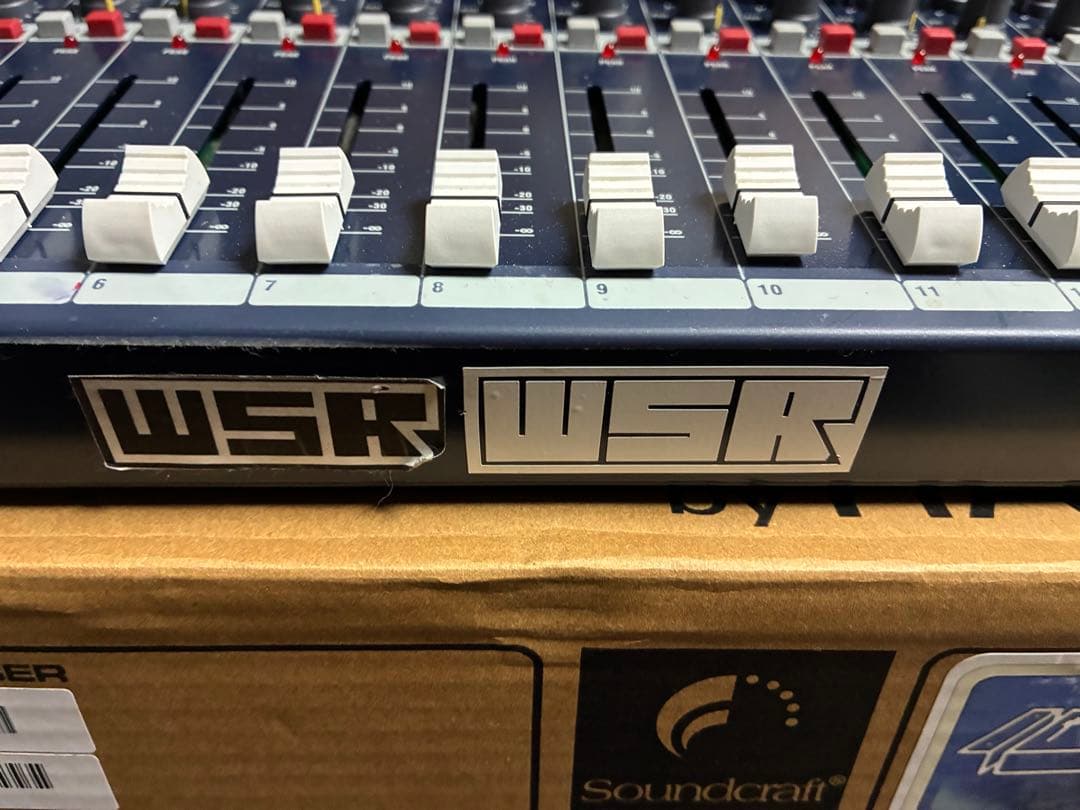 Soundcraft EFX12 アナログミキサー 12チャンネル