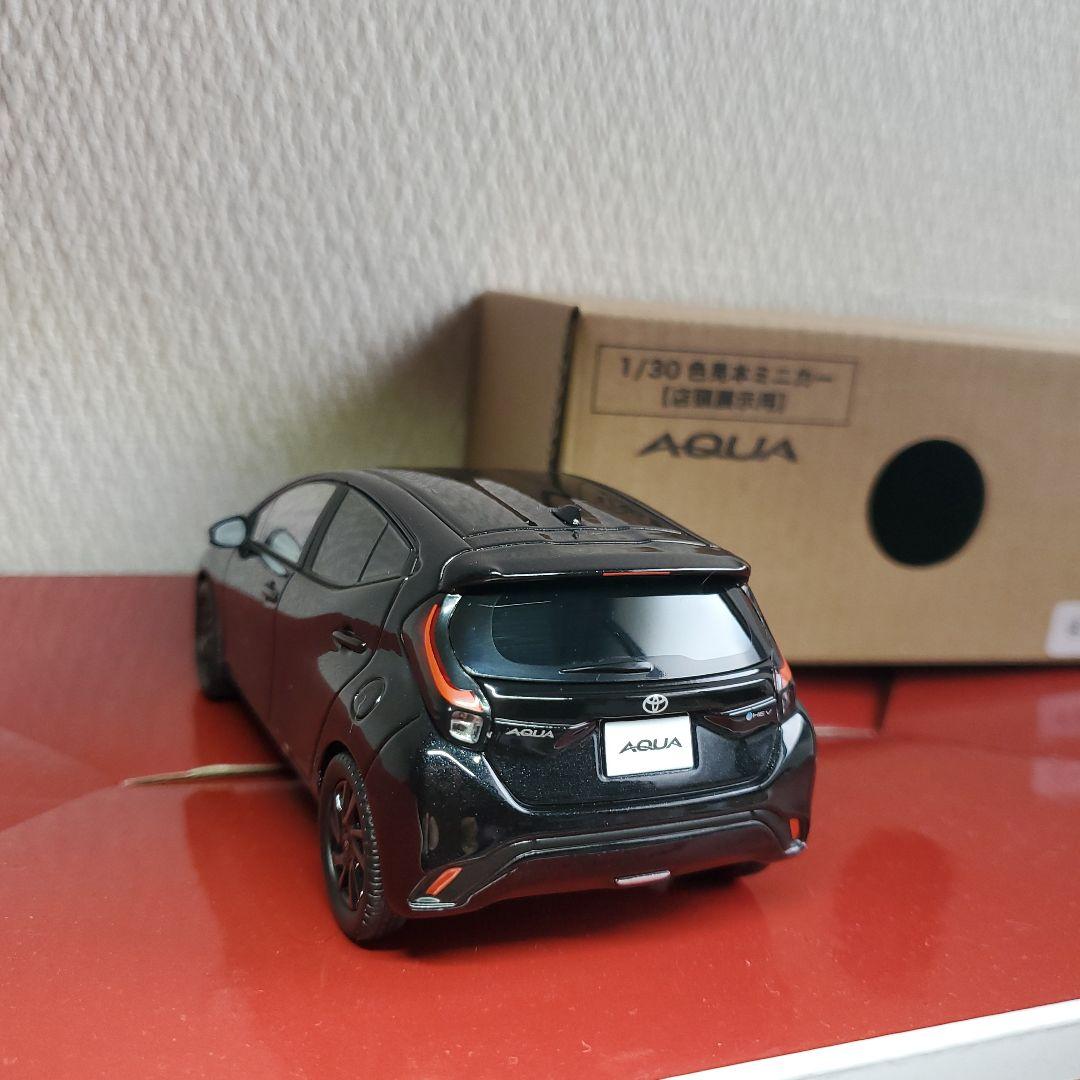 トヨタ 新型AQUA 1/30スケール ミニカー ブラック