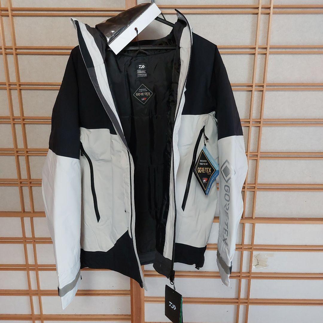 新品　未使用　ダイワ　GORE-TEX DW-1822 　ウィンタースーツ