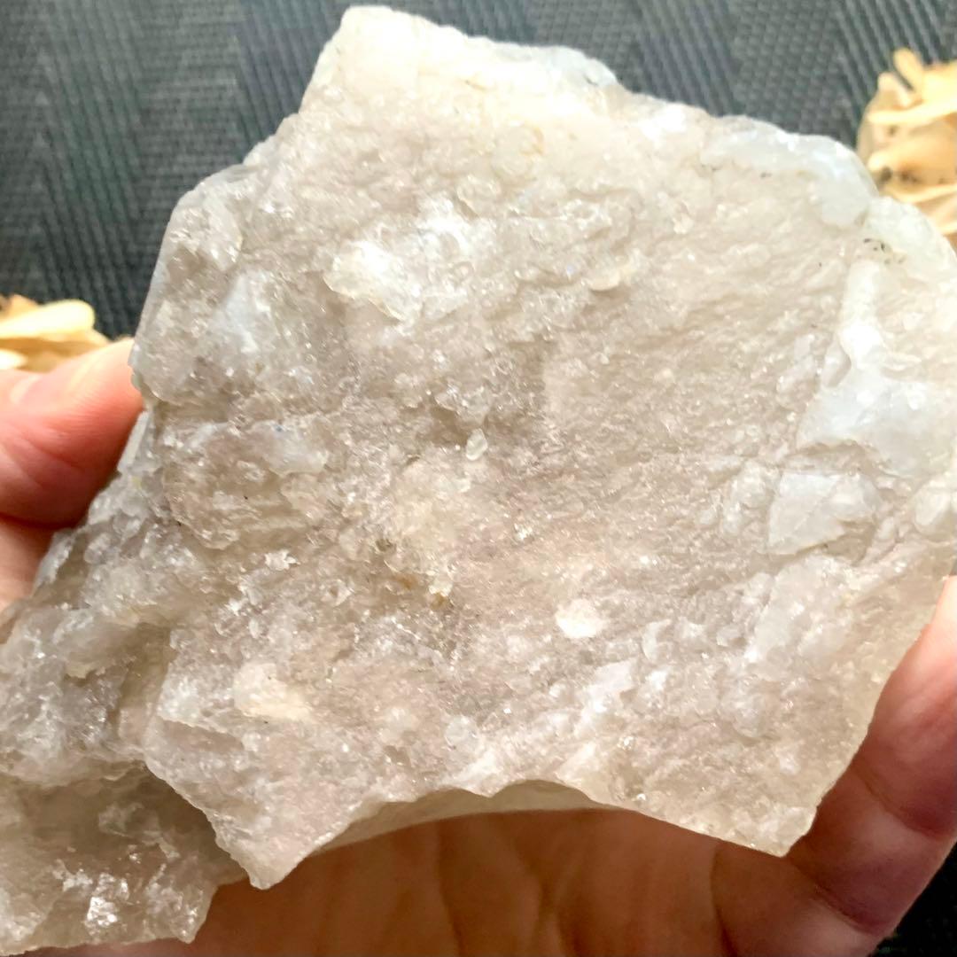 珍品しかも1kg超え！アフガニスタン産の超巨大ブルークォーツ/煙水晶単結晶