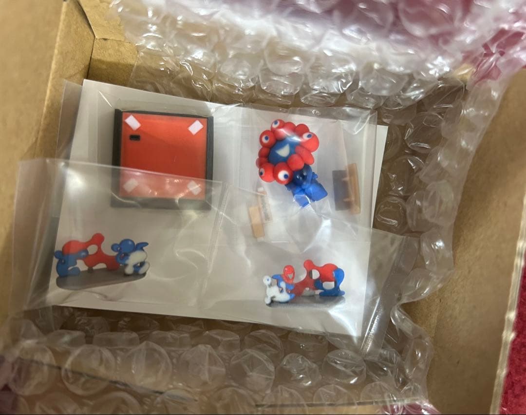 万博公式ライセンス商品のミャクミャク　1/150フィギュア+会場内フィギュア