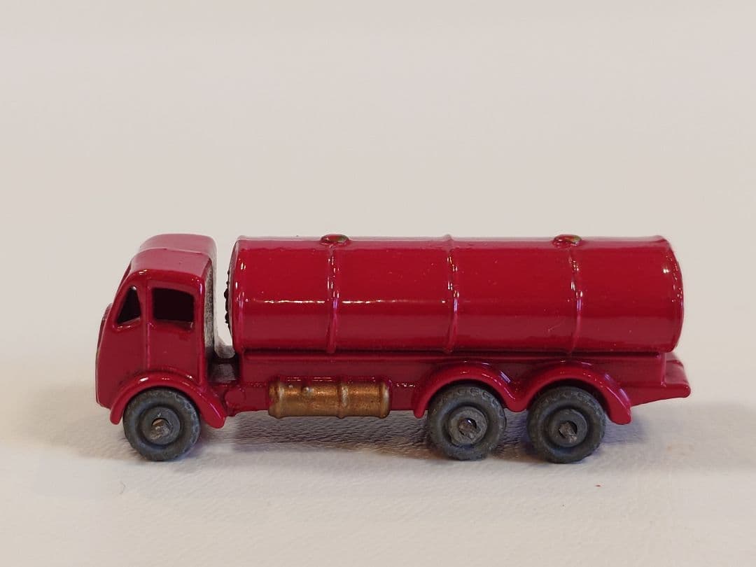 ミニカー MATCHBOX No.11 a ERF Petrol Tanker