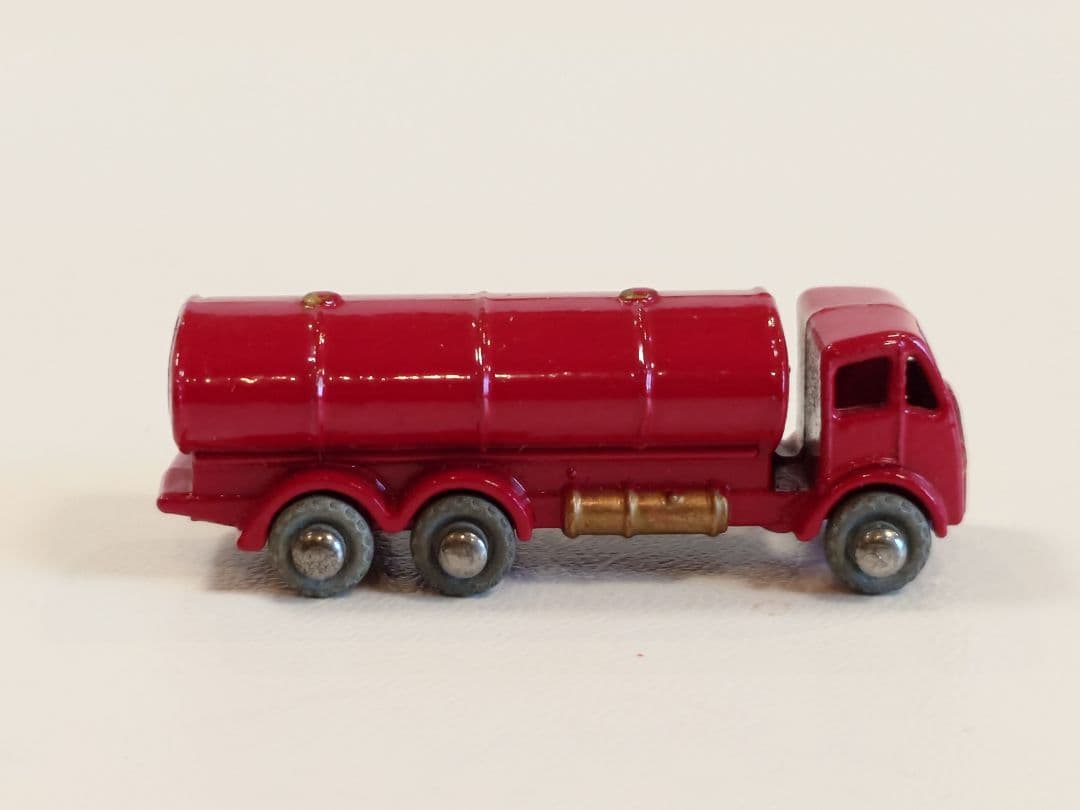 ミニカー MATCHBOX No.11 a ERF Petrol Tanker