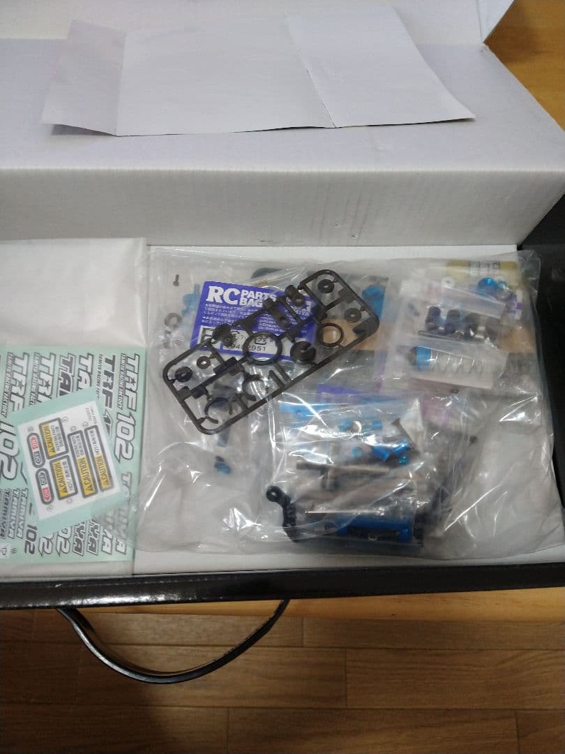 未組み立て　タミヤ　Tamiya TRF 102 シャーシキット　開封