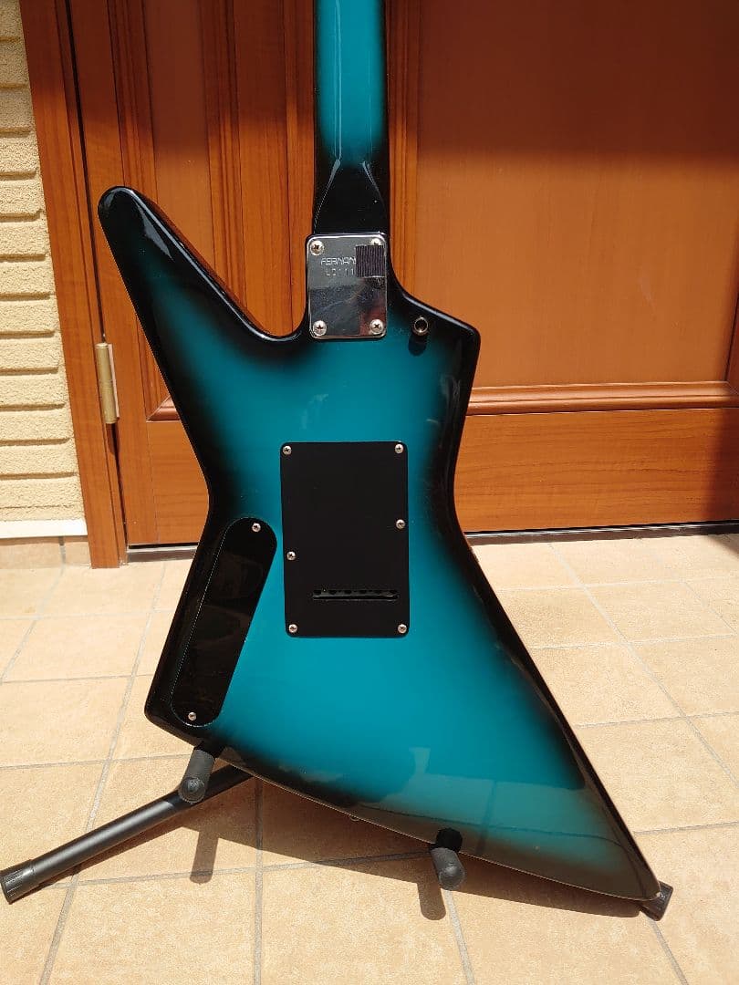 FERNANDES エレキギターエクスプローラータイプ