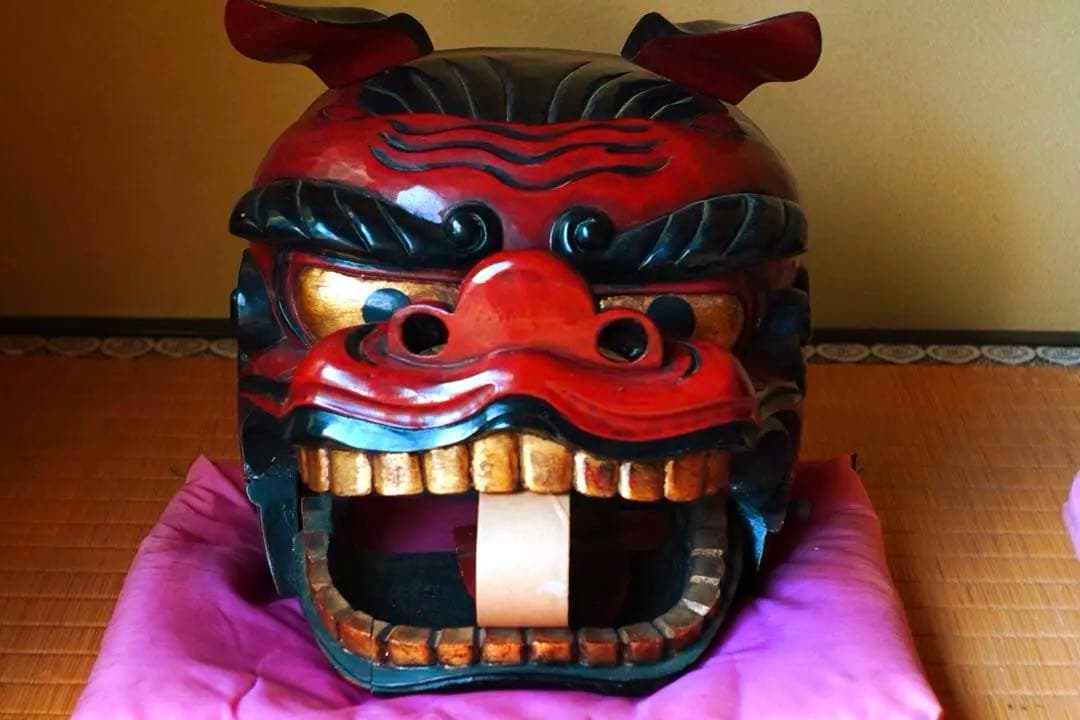 み*く様 【獅子頭　漆塗り・金箔貼り】木彫　彫刻　獅子舞　民藝　骨董品　時代物