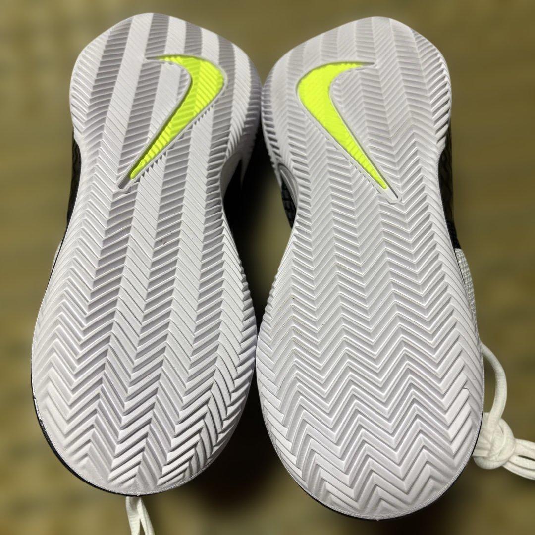 最終値下げ【ナダル】Nike テニスシューズ ブラック/イエロー　25cm