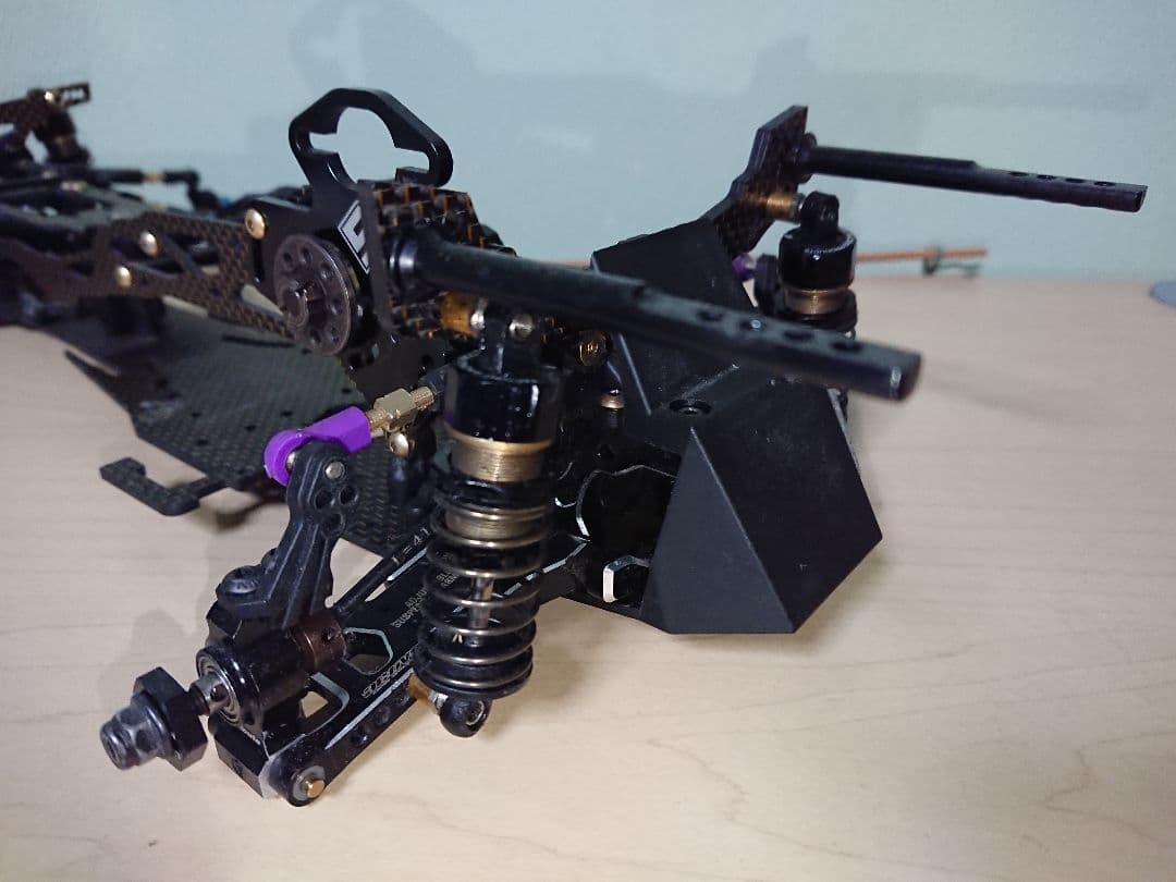 3Racing sakuraD5MR ゴールドバージョンシャーシです。