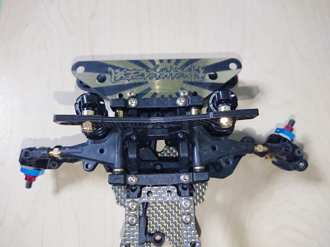 3Racing sakuraD5MR ゴールドバージョンシャーシです。