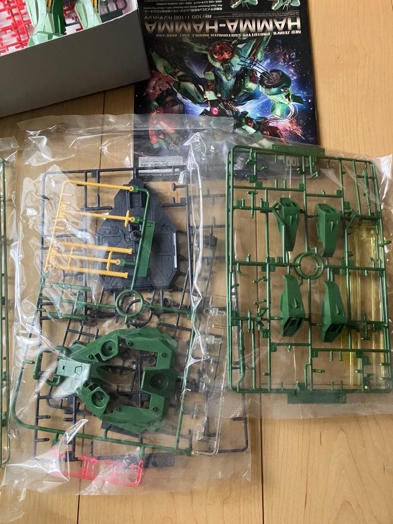 RE/100 1/100 AMX-103 ハンマ・ハンマ 組み立て途中
