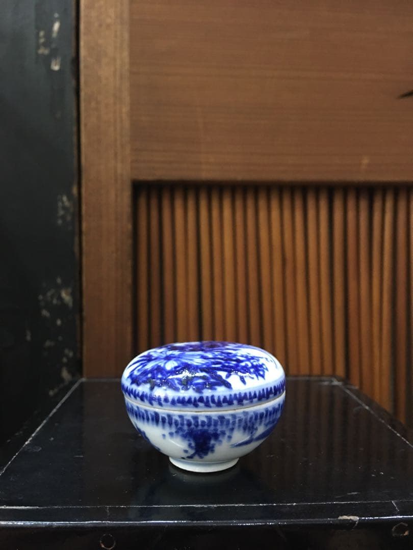 松風亭　草花紋　香合　蓋付き磁器　染付