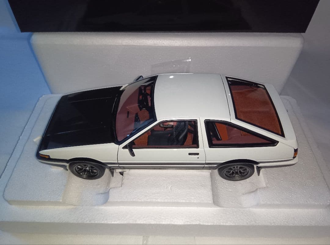 オートアート 1/18 トレノ 頭文字D(AE86) Final