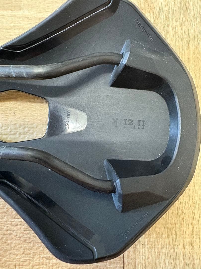 サドル fizi:k （フィジーク） VENTO ARGO R1 150mm