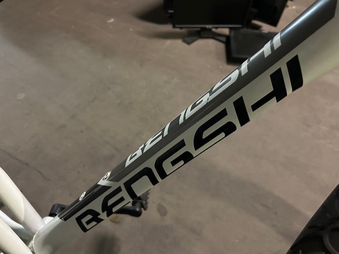 兵庫県神戸市より！BENGSHI ホワイト ファットバイク極太タイヤ　整備済み。