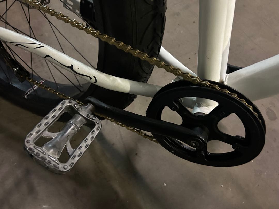 兵庫県神戸市より！BENGSHI ホワイト ファットバイク極太タイヤ　整備済み。