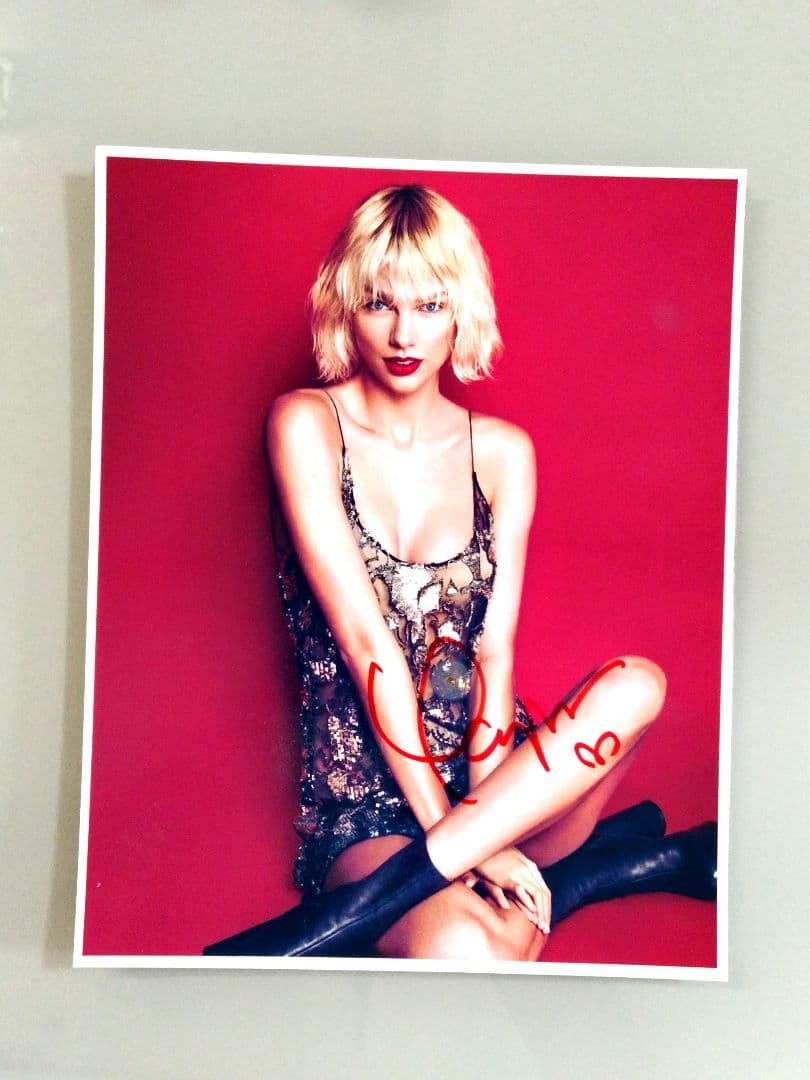 テイラー・スウィフト直筆サイン入り超大型写真…Taylor Swift