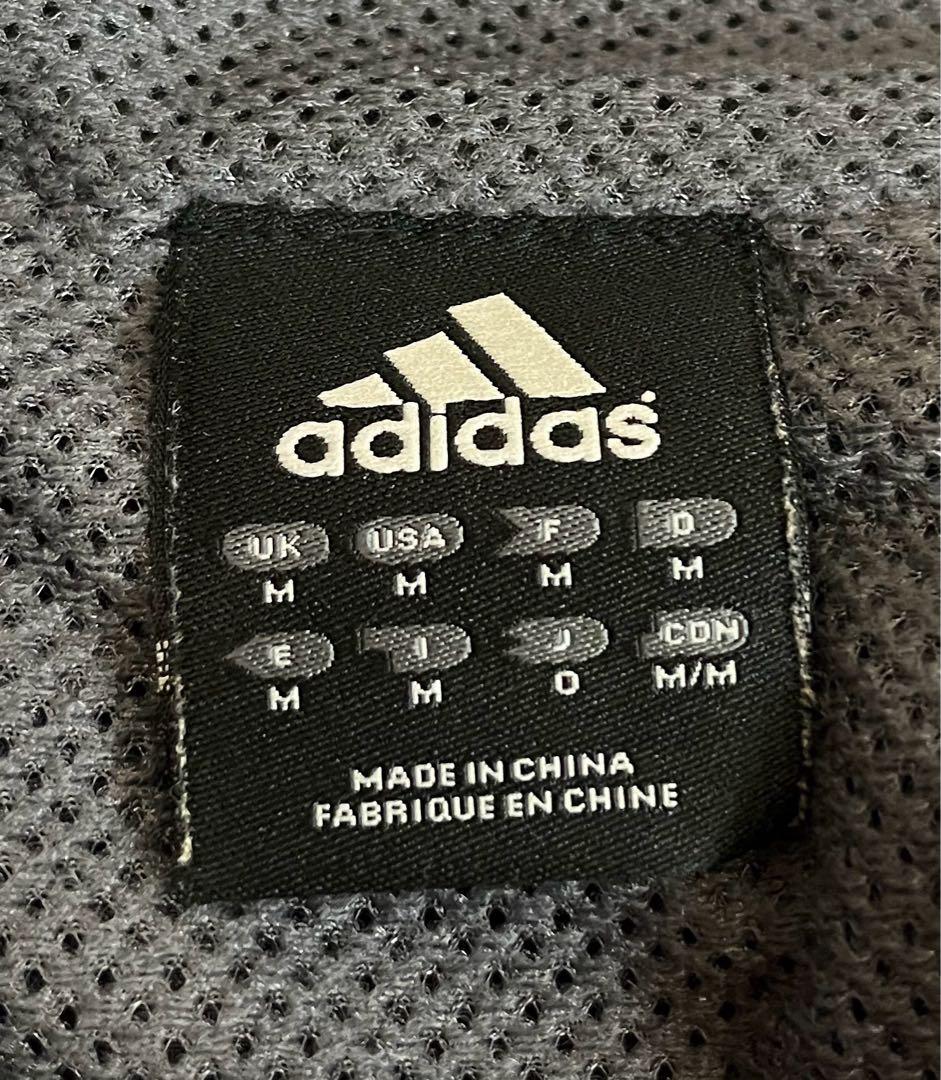 adidas 万国旗タグ　 パフォーマンスロゴライン ナイロンセットアップ