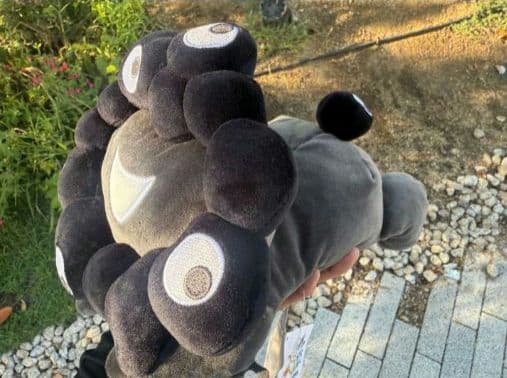 【希少】EXPO2025 黒ミャクミャク 這型 ぬいぐるみ M 寝そべり