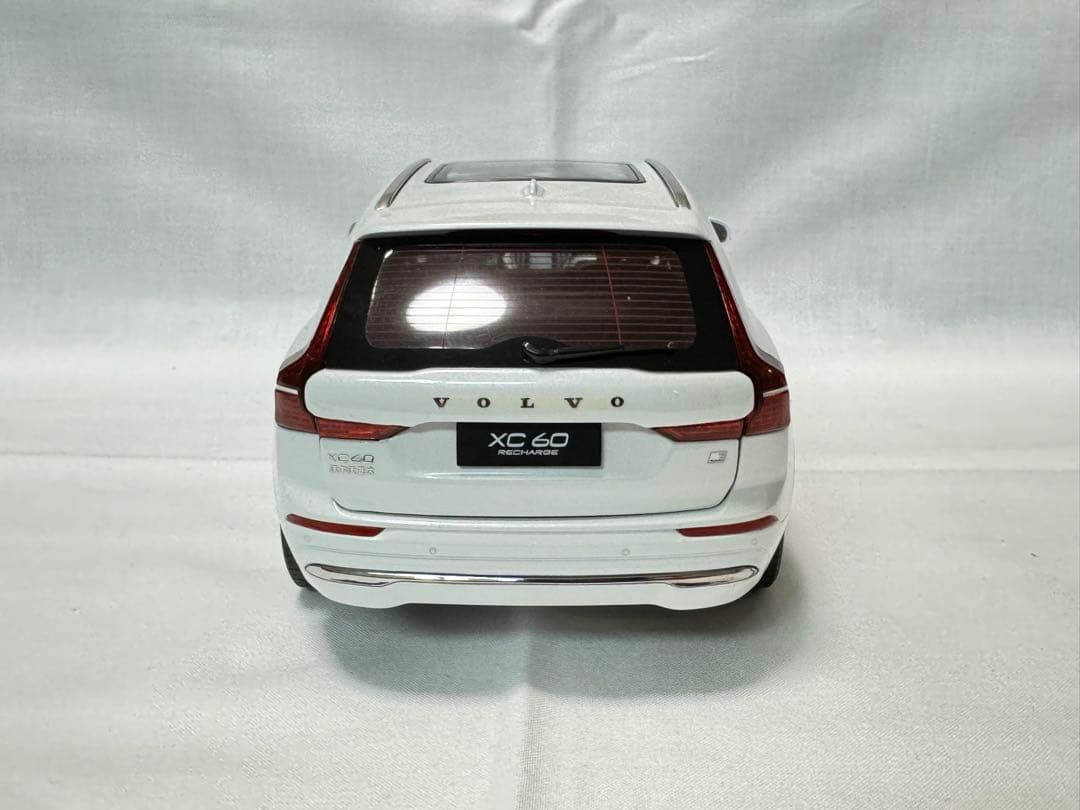 ボルボ XC60 1/18スケールミニカー
