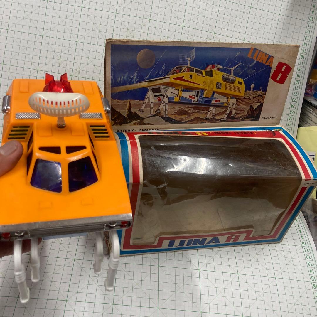 1959年〜1976年までルナ1号〜ルナ24号までソビエトのルナ8です珍！日本製