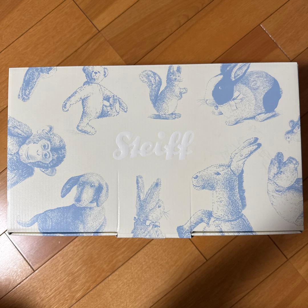 Steiffクリーム色のぬいぐるみ