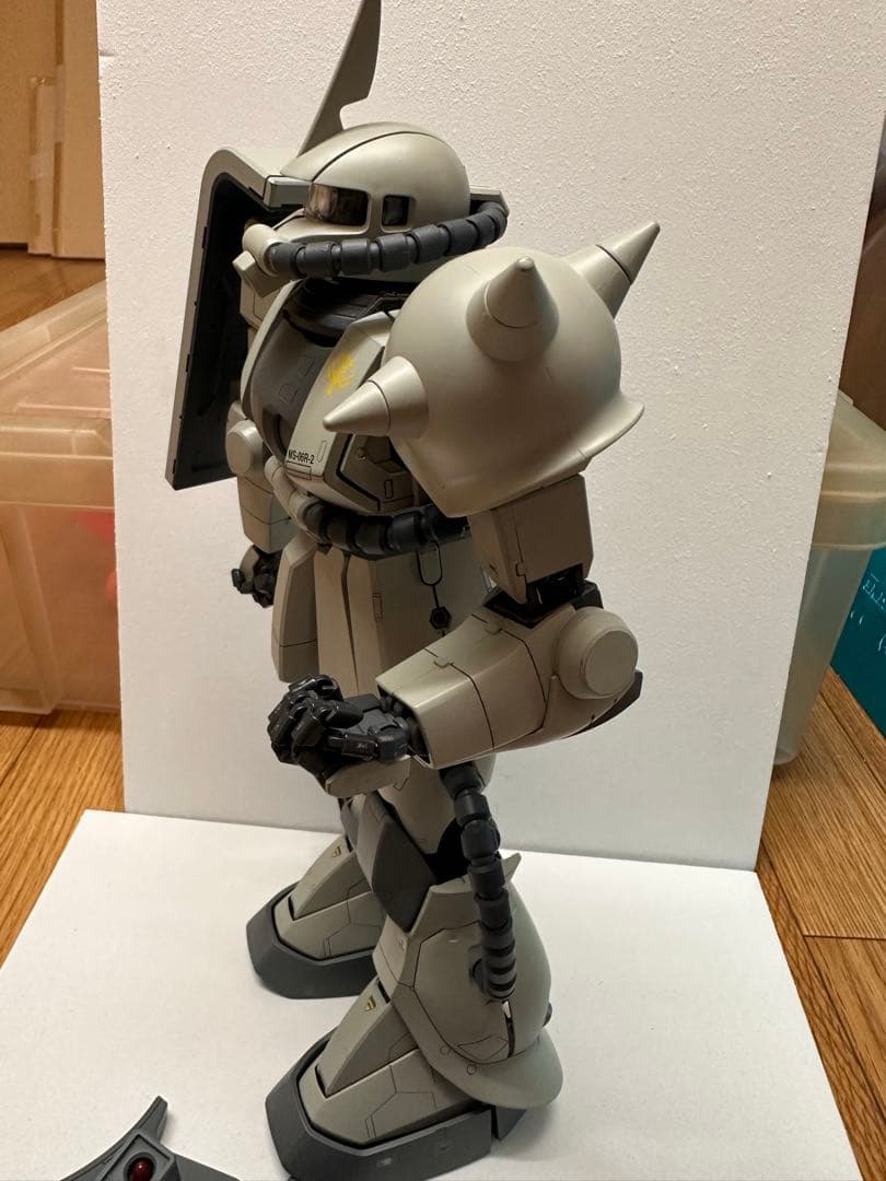 PG MS-06F Zaku II 完成品塗装済み