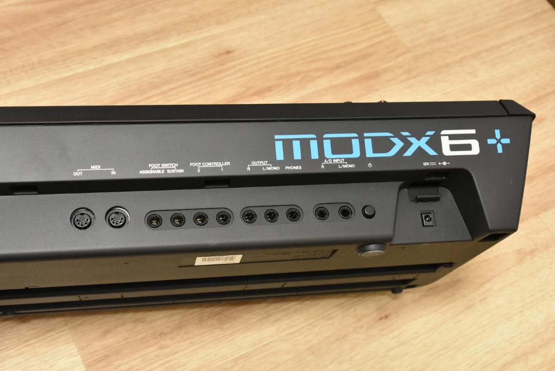 YAMAHA ヤマハ MODX6+ シンセサイザー