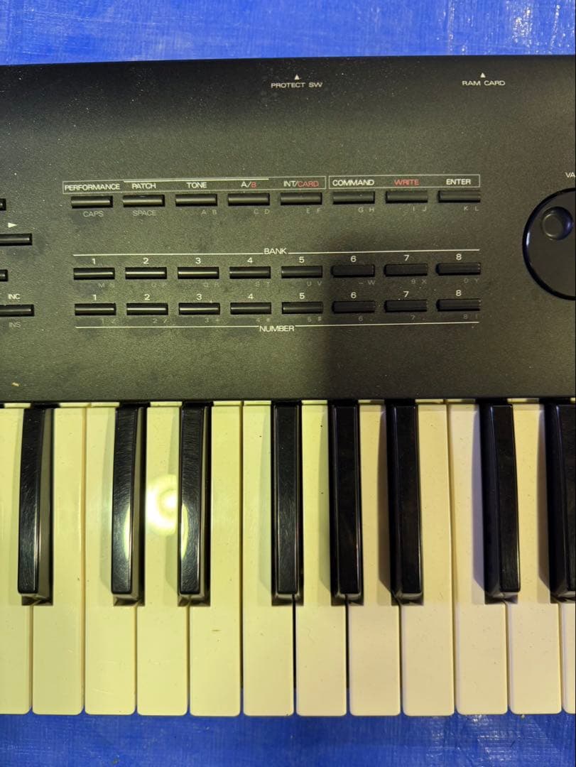 ka5 ローランド D-70 AB97109 シンセサイザー キーボード