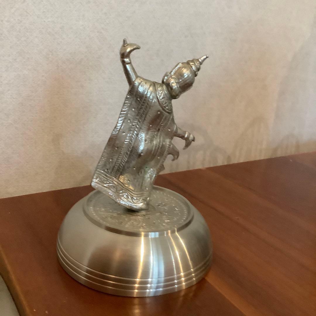 金属製の神像