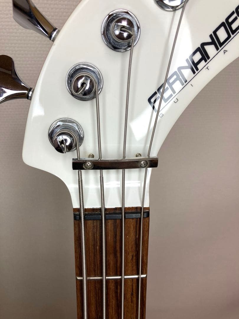 FERNANDES ZO-3 BASS ホワイト アンプ内蔵 ショートスケール