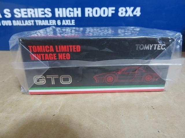トミカリミテッドヴィンテージ NEO フェラーリ GTO 赤