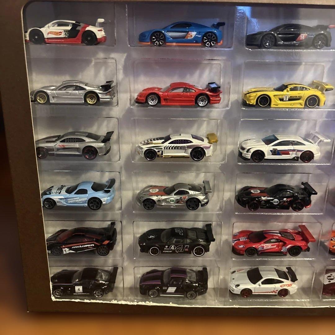 ホットウィール　レースカー30台セット　ディスプレイケース付き　壁掛け