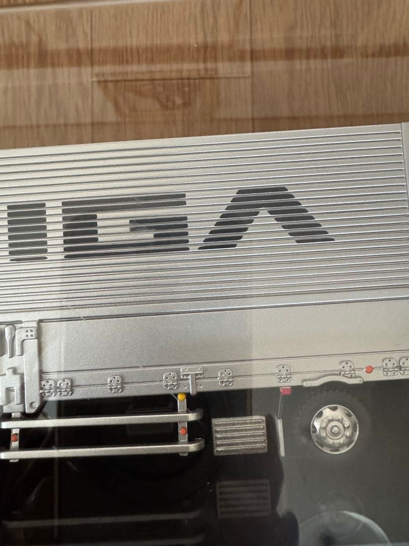 ISUZU GIGA トラックシルバー ケース付き　イスズ　非売品