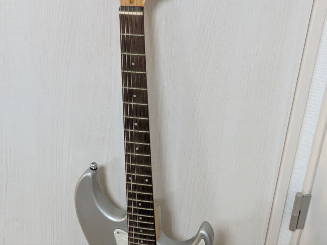 Elioth No.S305 シルバーエレキギター　ソフトケース+付属品付