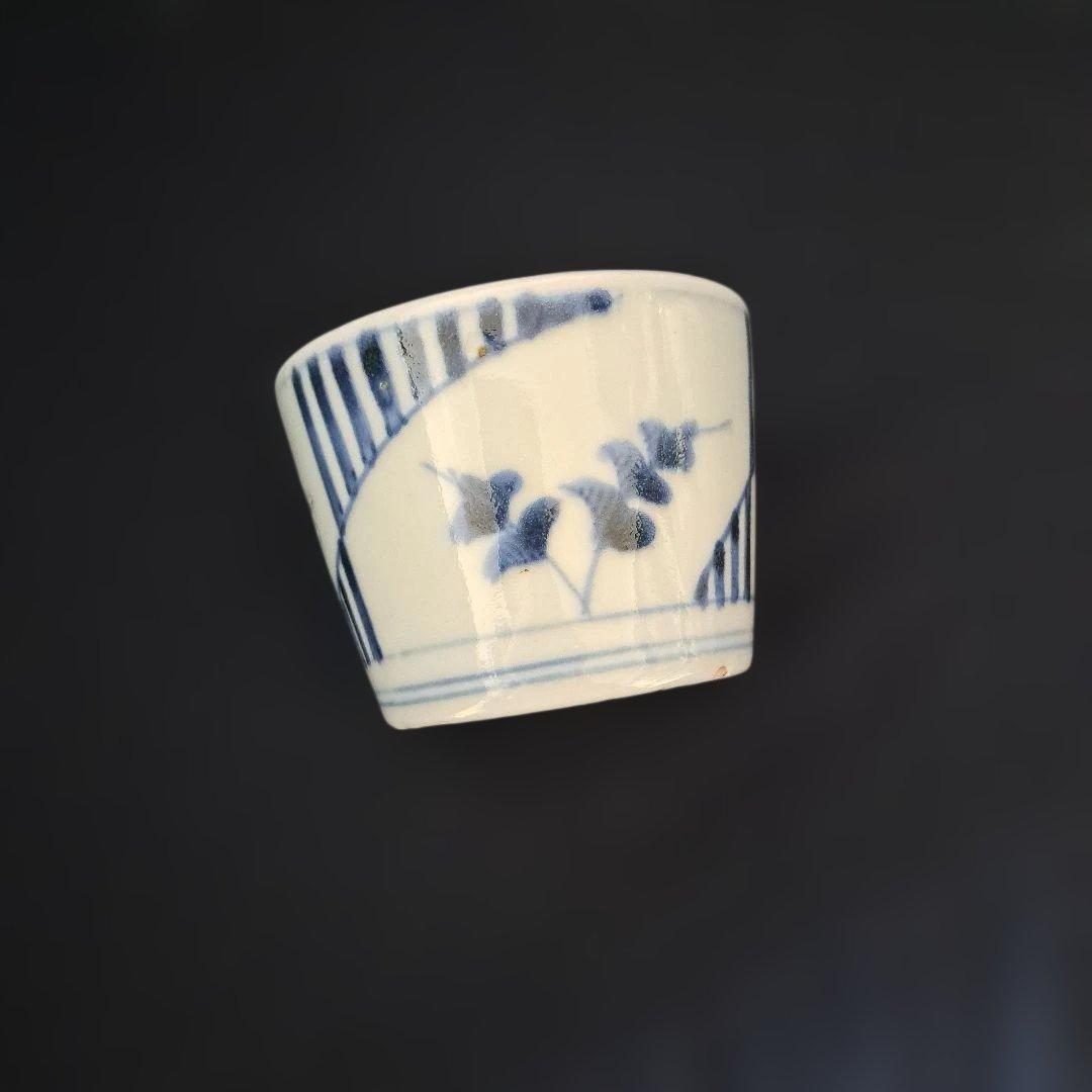 「すっきりデザイン 線と羊歯(しだ)」 古伊万里蕎麦猪口(直径7.5cm) 骨董