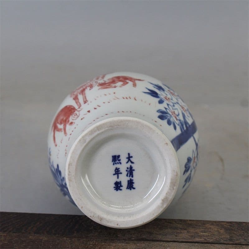 清康煕青花釉里紅三羊開泰梅瓶 景徳鎮 陶磁器 装飾品 現代工芸品 美術品 置物