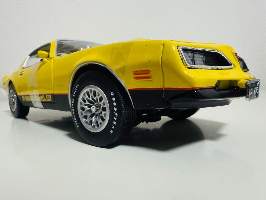Ertl/'77 Pontiacポンティアック FBファイヤーバード 1/18