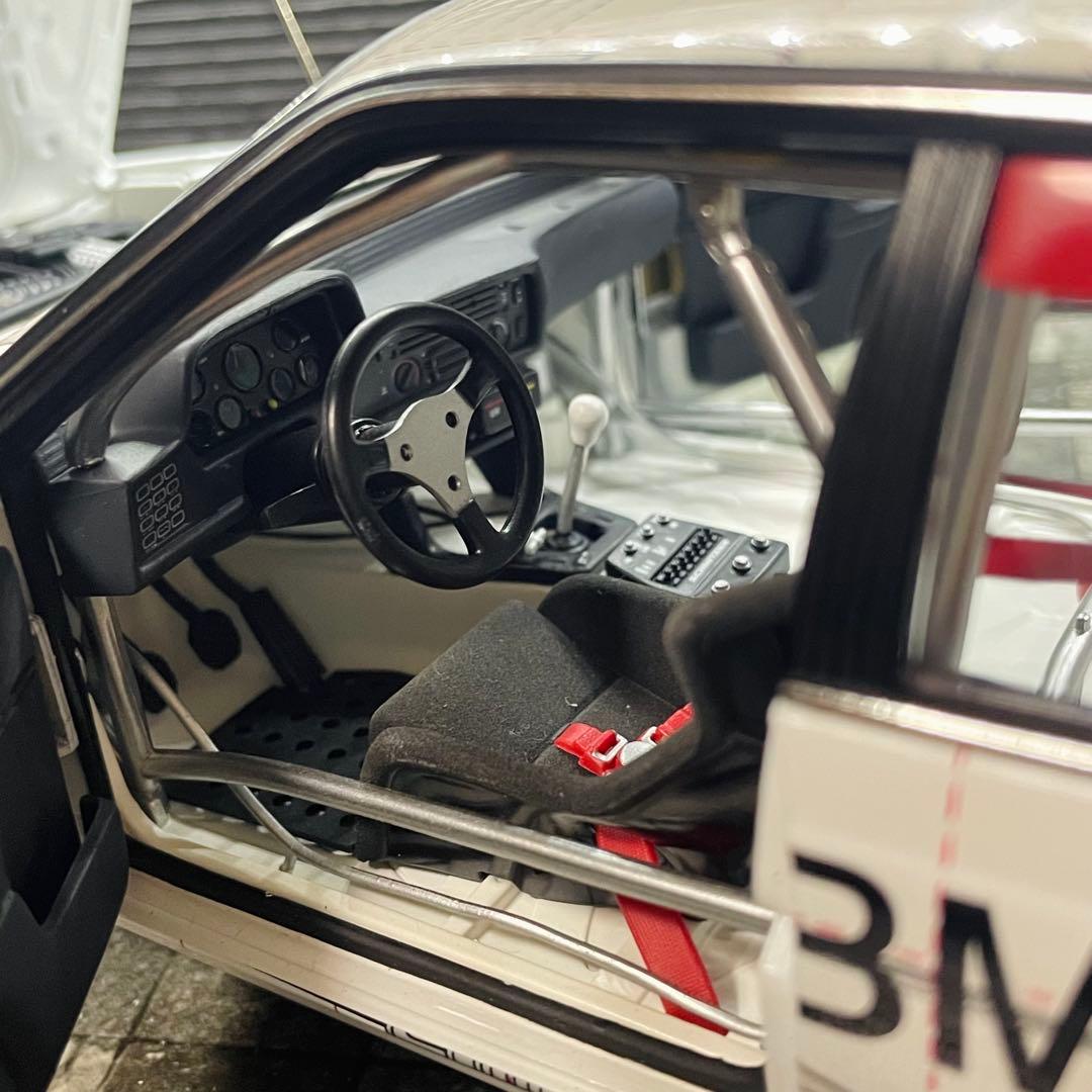 1/18 ディーラー特注 AUTOart  635 CSi (E24)