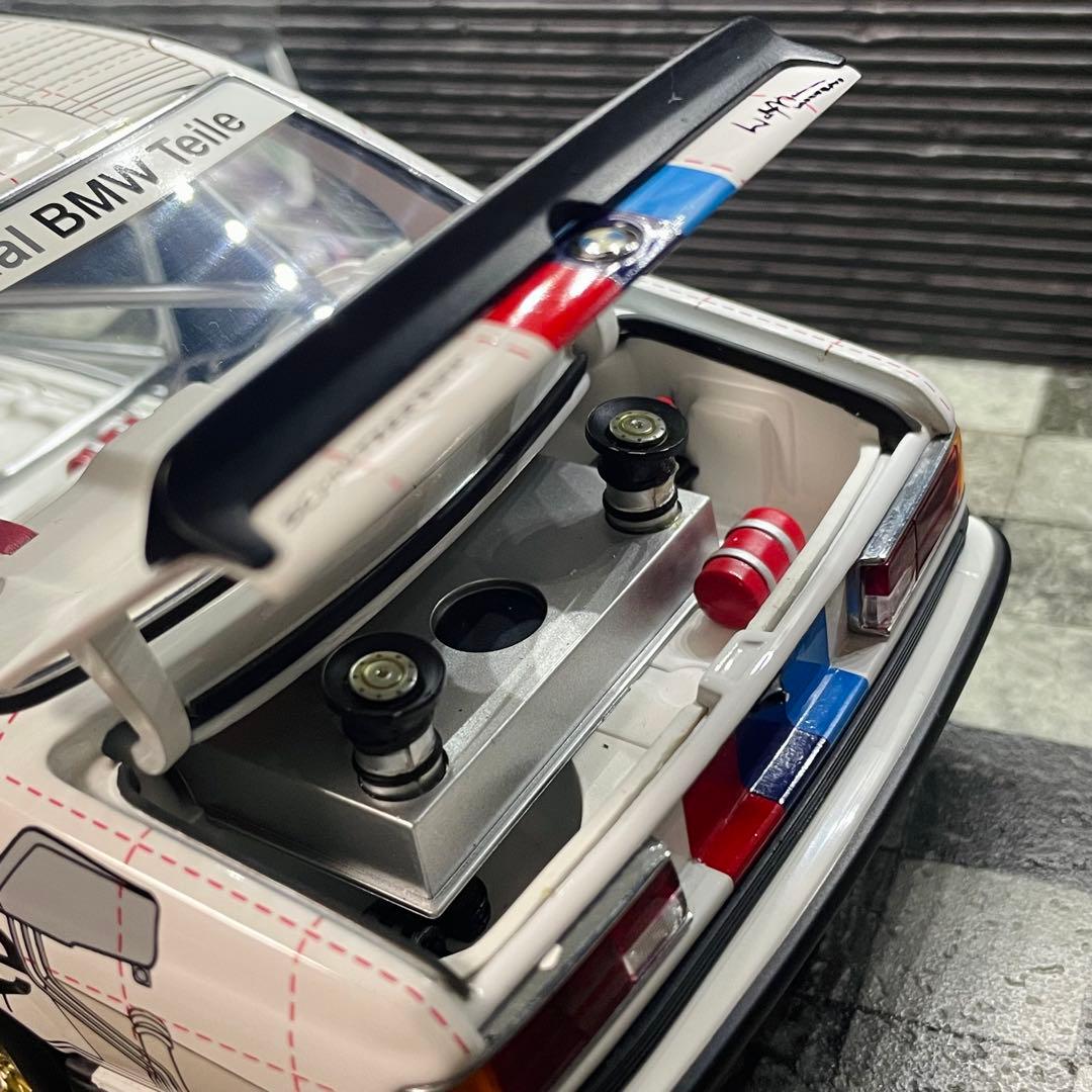 1/18 ディーラー特注 AUTOart  635 CSi (E24)