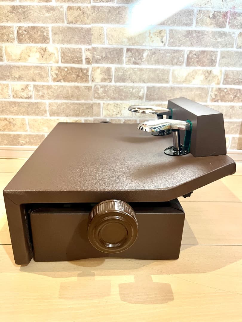 ピアノ補給ペダル（メーカー:イトマサ／品番:P33）、ブラウンの鍵盤楽器用機材