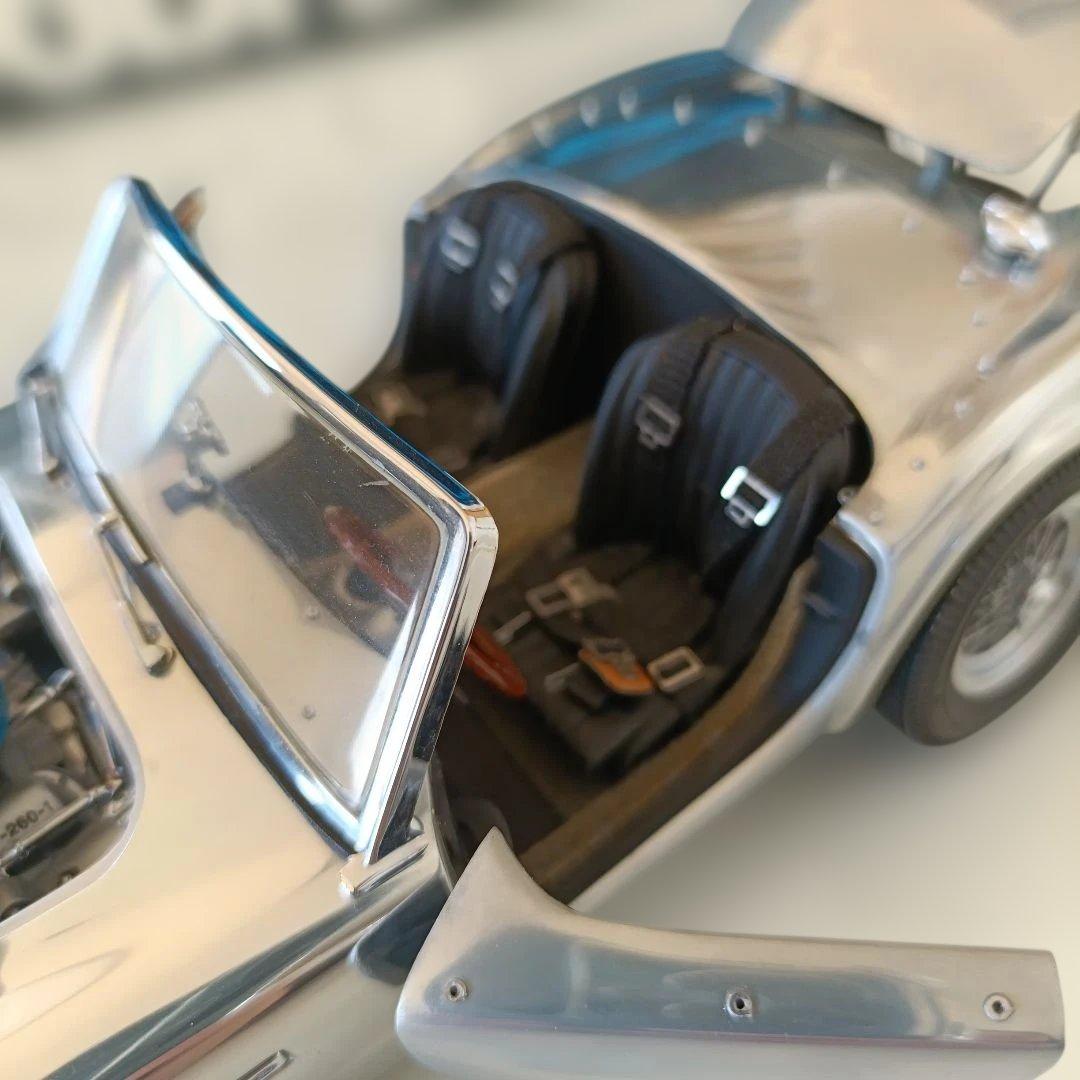 エグゾト製　シェビー　コブラ　シルバー 1/18