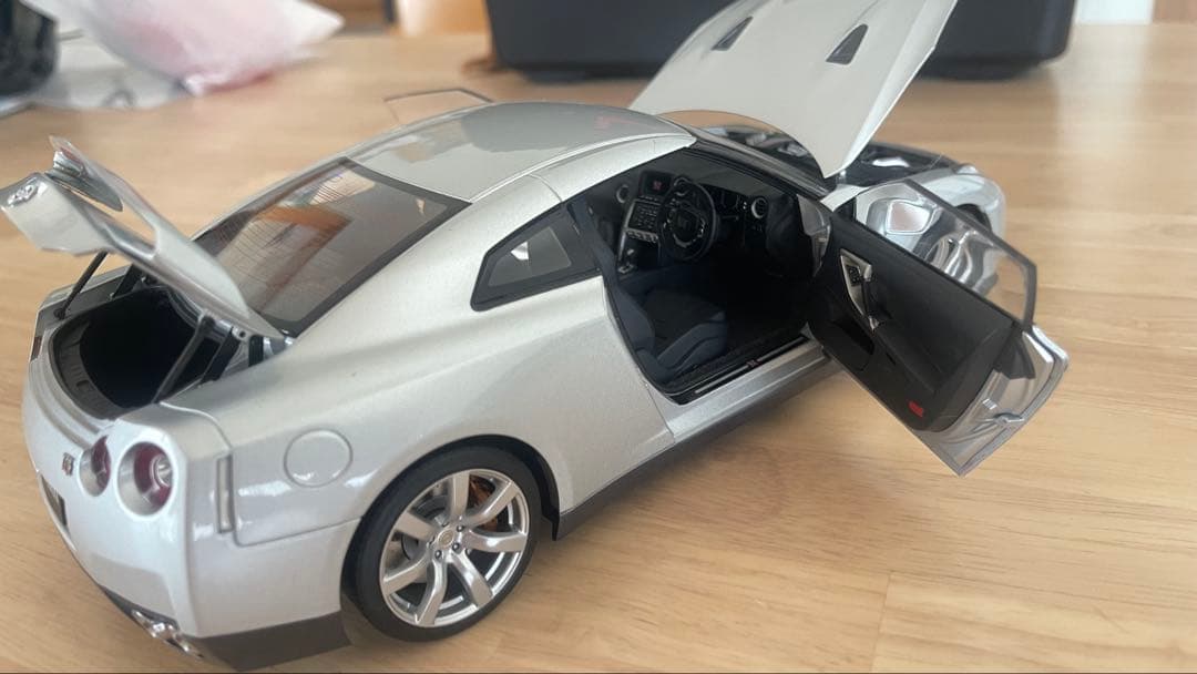 AUTOart オートアート 1/18 Nissan GT-R