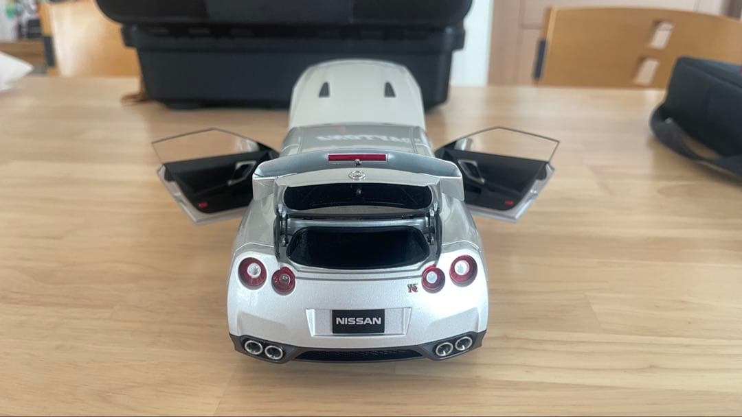 AUTOart オートアート 1/18 Nissan GT-R